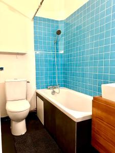 Koupelna v ubytování Elegant appartement Paris 9eme