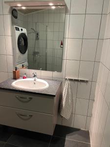 Ένα μπάνιο στο Apartment vårstølen