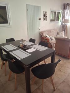 a dining room with a table and chairs at A k Valérie in Petit-Bourg