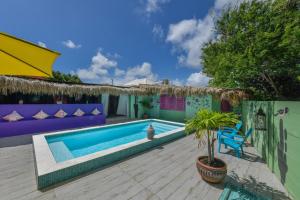 Der Swimmingpool an oder in der Nähe von Mammaloe
