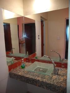 Ένα μπάνιο στο Cabañas rio hondo +24 φωτογραφίες