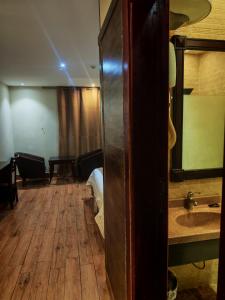 a bathroom with a sink and a wooden floor at قصر العارض للشقق المخدومة in Al Muzāḩimīyah +17 photos