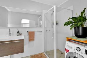 Koupelna v ubytování Diggers rest self contained tiny home with wifi