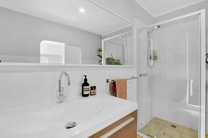 Koupelna v ubytování Diggers rest self contained tiny home with wifi