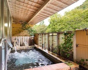 a backyard with a pool of water on a house at ヴィラリバーサイド in Takamatsu