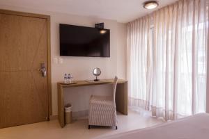 Televisyen dan/atau pusat hiburan di Hotel Santa Cecilia B&B