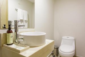 Bilik mandi di Hotel Santa Cecilia B&B