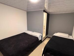 Ένα ή περισσότερα κρεβάτια σε δωμάτιο στο Hotel Bogotá Suites Teusaquillo