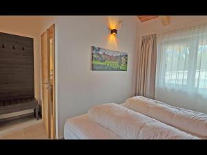 Posteľ alebo postele v izbe v ubytovaní Almchalet Alpenglück