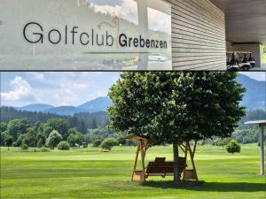 Golf pri dovolenkovom dome alebo okolí