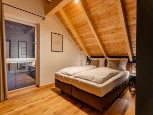 Łóżko lub łóżka w pokoju w obiekcie Mountain Chalet Aquarius 5B