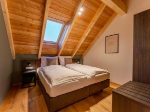 Postel nebo postele na pokoji v ubytování Mountain Chalet Aquarius 5A