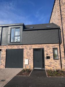 Το κτήριο όπου στεγάζεται  το δωμάτιο σε οικογενειακή κατοικία