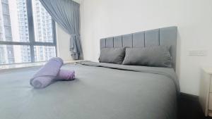 Een bed of bedden in een kamer bij 富力公主湾R&F Princess Cove by RongYu