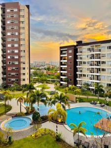 Bazén v ubytování 1133 Tower Four Atria Manduriao Pool View Cozy Central Comfy nebo v jeho okolí
