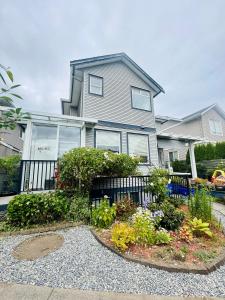 Gallery image of Peaceful House with Backyard in Langley