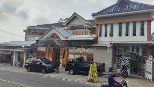 a black truck parked in front of a house at Harmony Resto & Homestay in Ngadisari