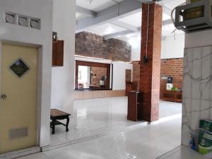 a room with a bench and brick walls at Harmony Resto & Homestay in Ngadisari