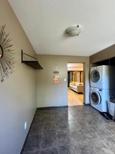 Fotografie z fotogalerie ubytování Peaceful House with Backyard v destinaci Langley