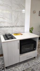 a kitchen with a stove and a counter top at Flor de Lis in Puerto Iguazú