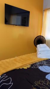 Μια τηλεόραση ή/και κέντρο ψυχαγωγίας στο Sun-Kissed Stays