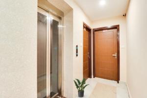 Ένα μπάνιο στο Hotel O LA PLAZO +23 φωτογραφίες