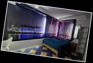 a bedroom with a window with a view of a city at Parque Residencial Mini Departamento 02 - rentaflex in Mexico City