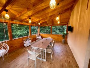 a dining room with a table and chairs in a cabin at Vila Eden Pestera in Peştera