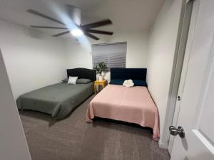 Postel nebo postele na pokoji v ubytování Home in Perris