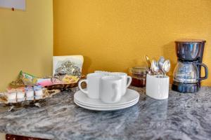 Fasilitas pembuat kopi dan teh di Villa Juan guest house private