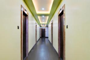 a hallway with a green ceiling in a building at Super Townhouse AIIMS Kolkata Formerly Tanish Inn in Kalyani