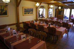 A restaurant or other place to eat at Hotel Alpenhof