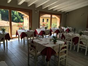 Restaurace v ubytování Albergo Breglia + 37 fotografií