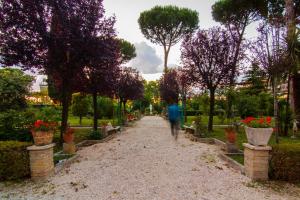Ostello Villa Monte Mario外面的花园