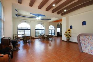a large room with tables and chairs and a ceiling at Xiang Yang Lan Tian Homestay in Taitung City