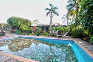 La alberca dentro o cerca de TAHITI Punaauia - Studio Tamanu Bien-Etre, Piscine, Plage 5mn, TV, Wifi