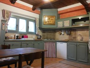 A kitchen or kitchenette at B&B Antegiano