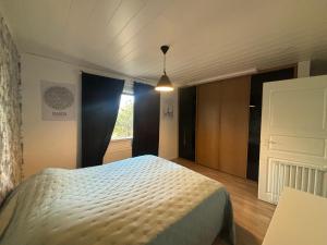 Postel nebo postele na pokoji v ubytování Cozy Villa in Saarenkylä