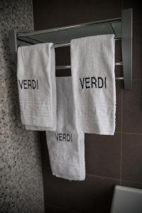
a towel hanging on the side of a bathroom wall at B&B Verdi in Bruges
