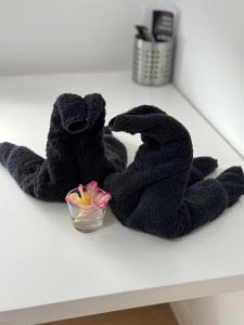a black towel on a counter with a bowl of flowers at ~Ferienwohnung Sandhausen / HD~ in Sandhausen