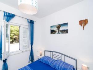 Ένα ή περισσότερα κρεβάτια σε δωμάτιο στο Apartments Ammos - Studio Apartment with Shared Terrace and Sea View