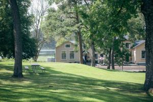 a picnic table in a park with trees and a house at Kungälvs Bed & Brekfast in Kungälv