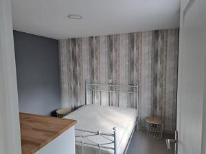 Ένα ή περισσότερα κρεβάτια σε δωμάτιο στο Joli logement complet +5 φωτογραφίες