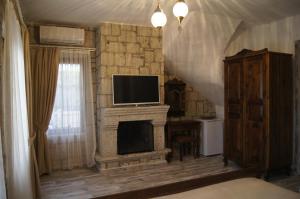 TV a/nebo společenská místnost v ubytování Fehmi Bey Alacati