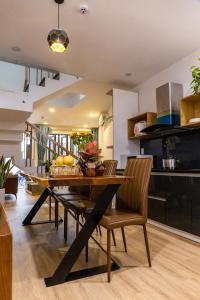 Χώρος καθιστικού στο New Happy House Homestay's My Khe Beach with 4BR