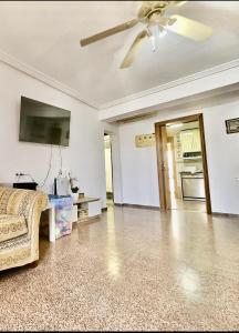 Televisyen dan/atau pusat hiburan di Apartments in the Heart of Santa Pola