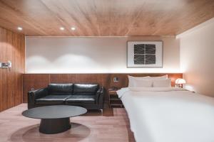 Gyeongju Coolstay hotel客房内的一张或多张床位