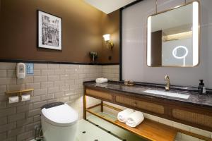 Koupelna v ubytování A Memory Hotel-Hotel in the Garden, Beijing Daxing International Airport, Beijing Aerospace Museum, Beijing Wildlife Park, Free daily necessities, Free night snack, Free laundry, English communication well, Free travel advice