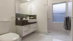 Cascade Links Port Douglas的一间浴室