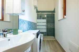 Ένα μπάνιο στο Rentwin - Pisa Garden Retreat +27 φωτογραφίες